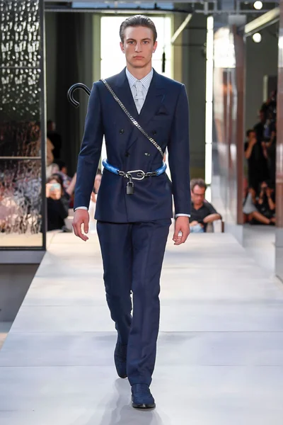 Look 48